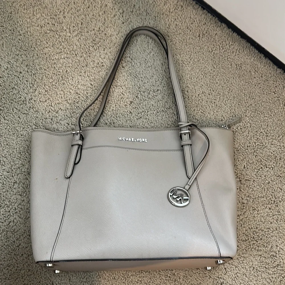 Michael Kors Shoulder Bag - Picture 2 of 11